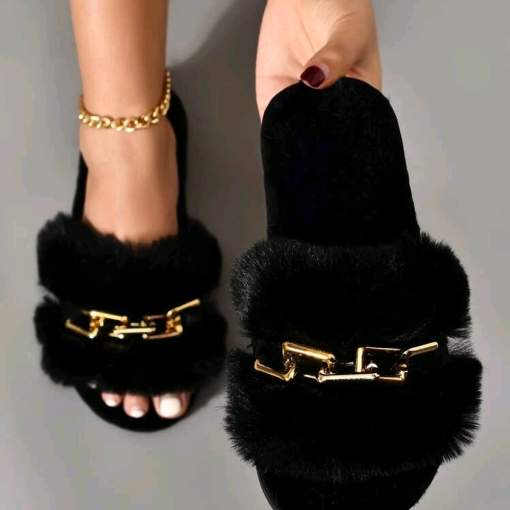 Chain Decor Fuzzy Slippers
